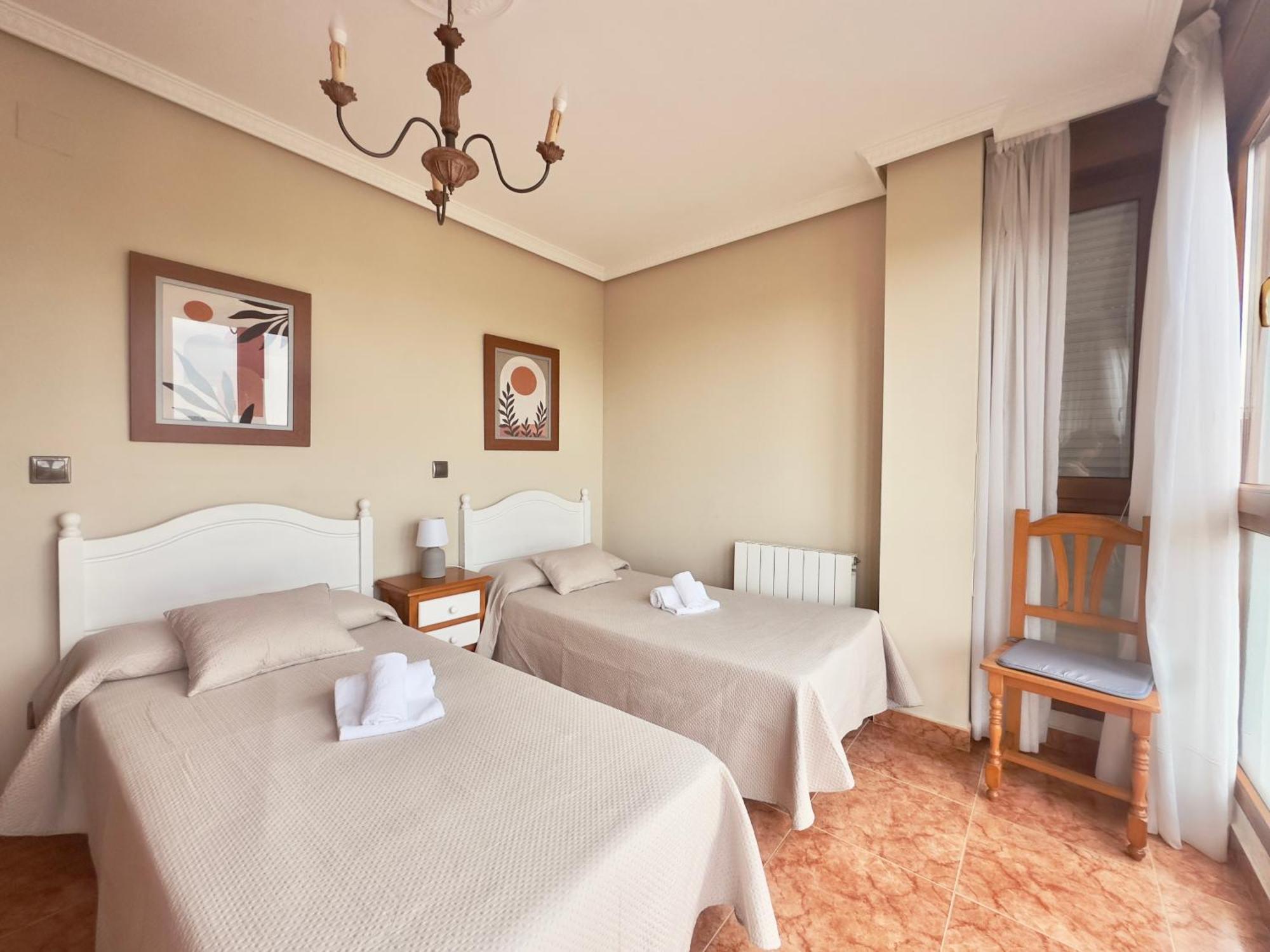 נוחה Apartamentos Pineda מראה חיצוני תמונה